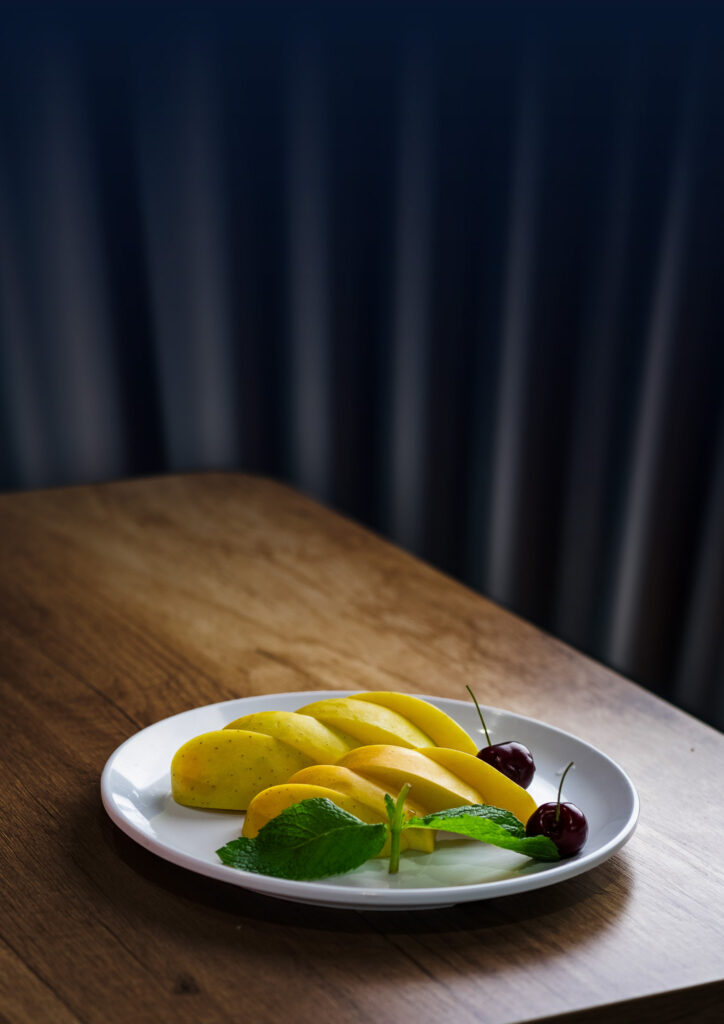 APPLE SLICES WITH CHERRIES